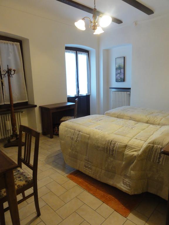 Ristorante Buasca Hotel Cuorgnè Buitenkant foto