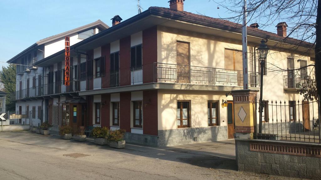 Ristorante Buasca Hotel Cuorgnè Buitenkant foto