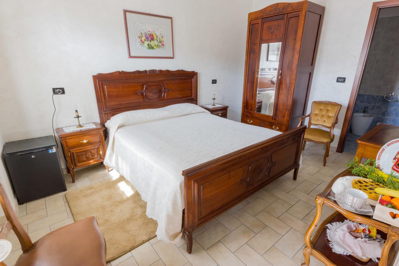 Ristorante Buasca Hotel Cuorgnè Buitenkant foto