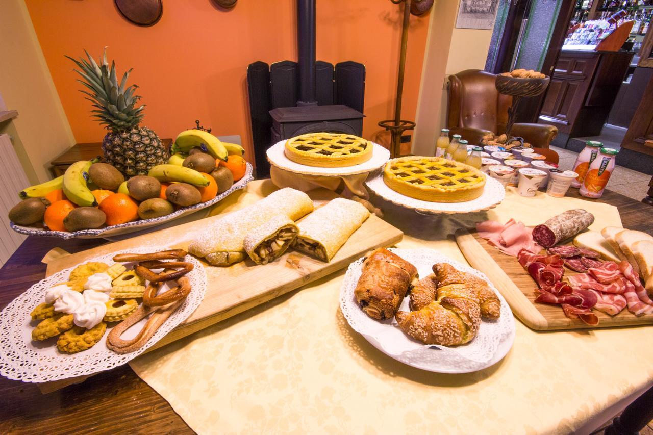 Ristorante Buasca Hotel Cuorgnè Buitenkant foto