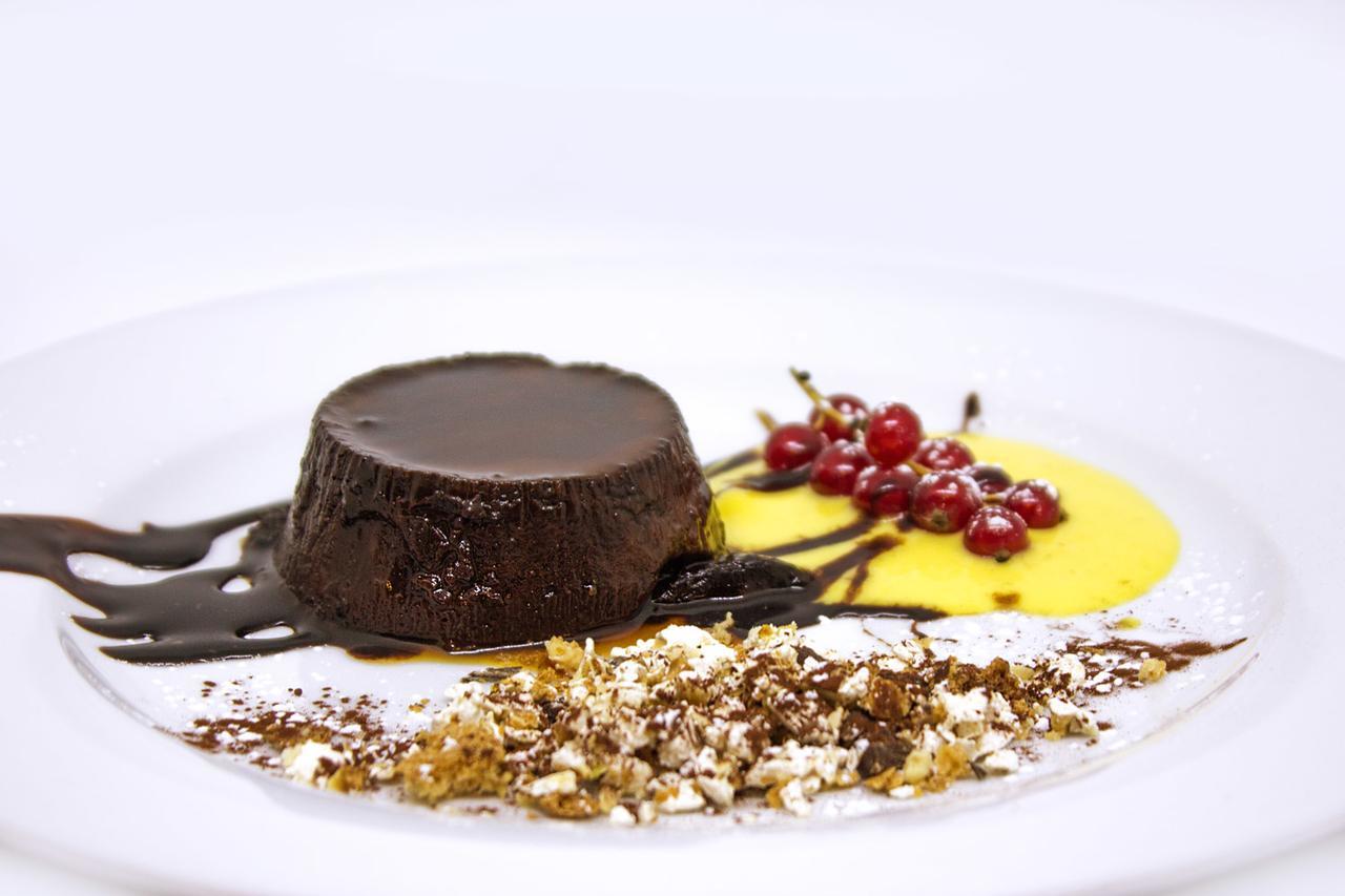 Ristorante Buasca Hotel Cuorgnè Buitenkant foto