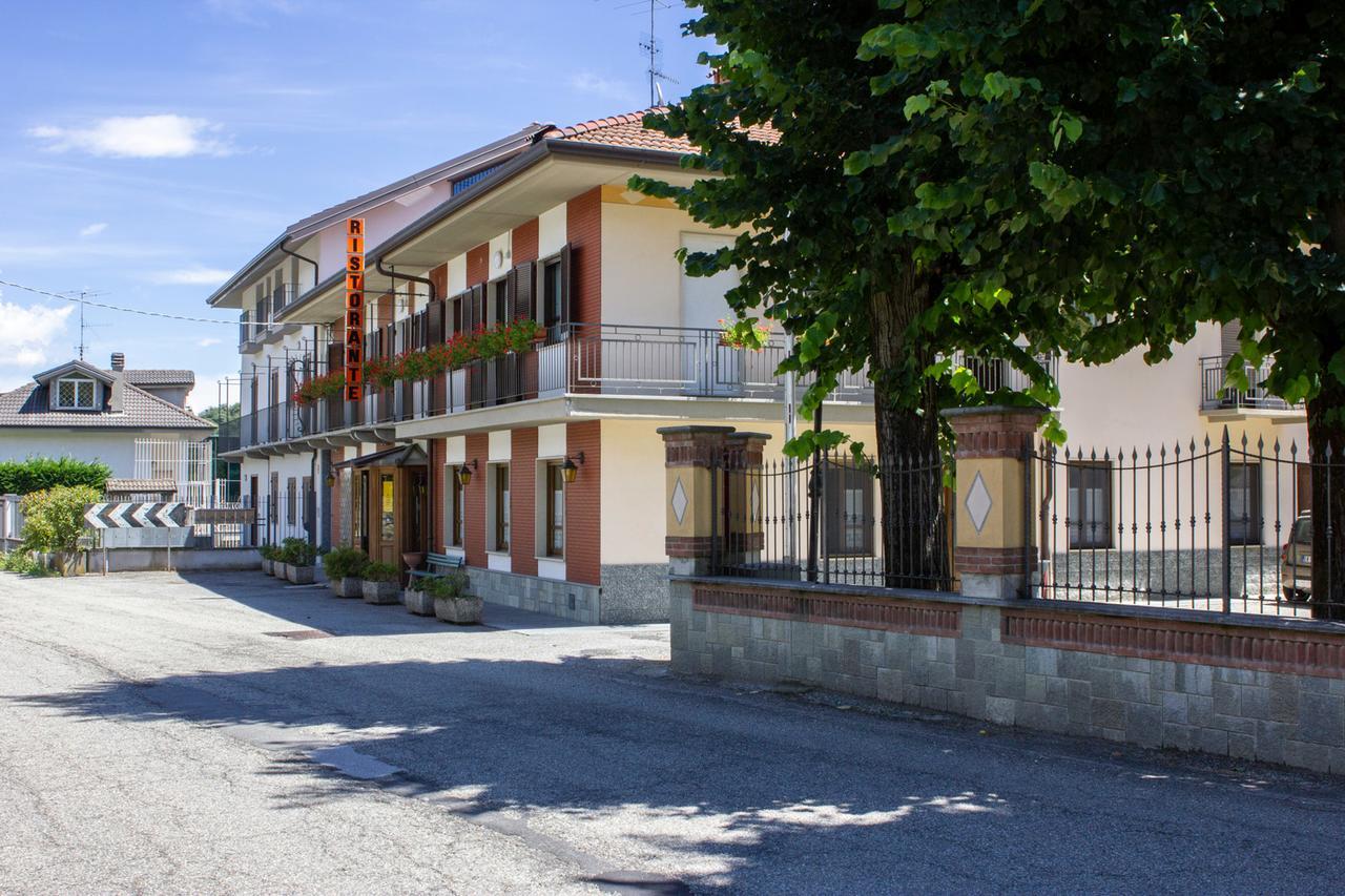 Ristorante Buasca Hotel Cuorgnè Buitenkant foto